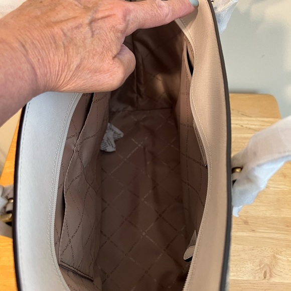 MK Gilly Travel Tote - Picture 8 of 9